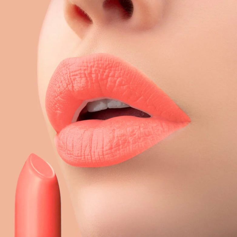 Rouge à lèvres corail . 571 de Lucie